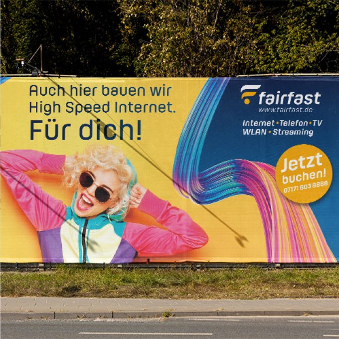 Fairfast Schnelles Internet Bauzaunplakat